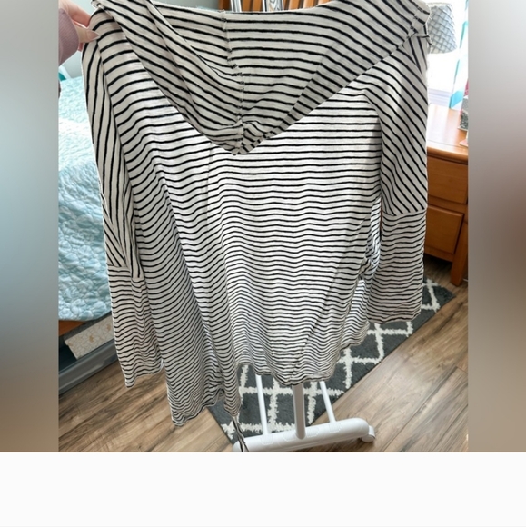 Hooded Cardigan with Pockets - Picture 2 of 3